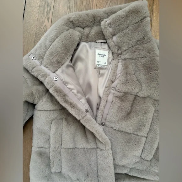 Abercrombie & Fitch Gray fuzzy jacket - Picture 2 of 2